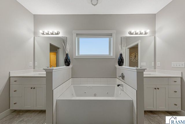 1929 Lexington Lane, North Mankato, MN 56003