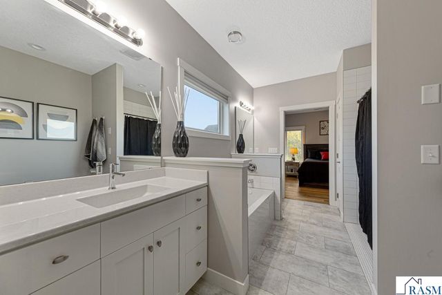 1929 Lexington Lane, North Mankato, MN 56003