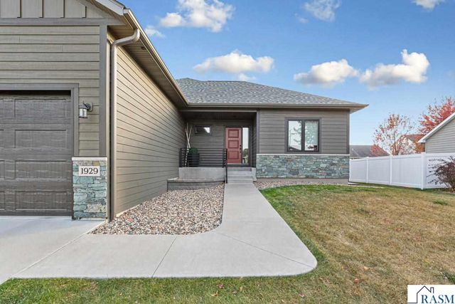 1929 Lexington Lane, North Mankato, MN 56003