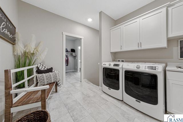 1929 Lexington Lane, North Mankato, MN 56003