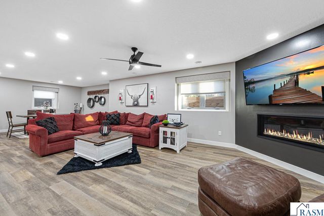 1929 Lexington Lane, North Mankato, MN 56003