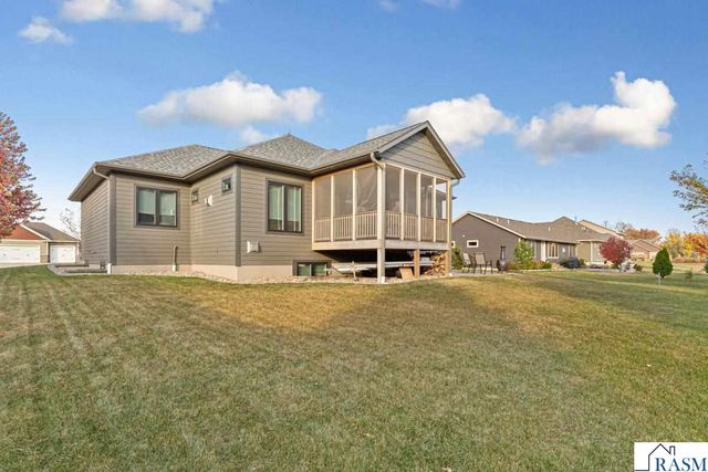 1929 Lexington Lane, North Mankato, MN 56003