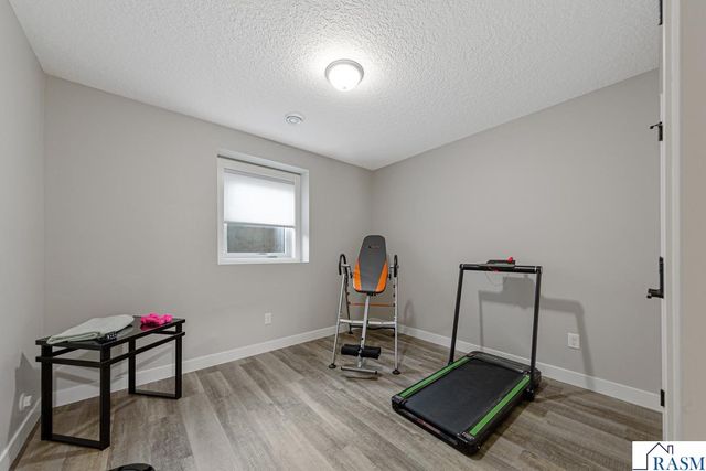 1929 Lexington Lane, North Mankato, MN 56003
