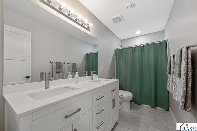 1929 Lexington Lane, North Mankato, MN 56003
