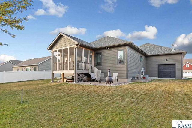1929 Lexington Lane, North Mankato, MN 56003
