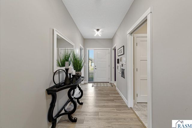 1929 Lexington Lane, North Mankato, MN 56003