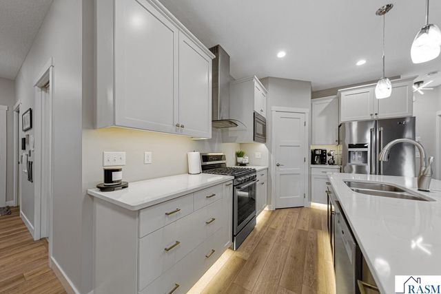 1929 Lexington Lane, North Mankato, MN 56003