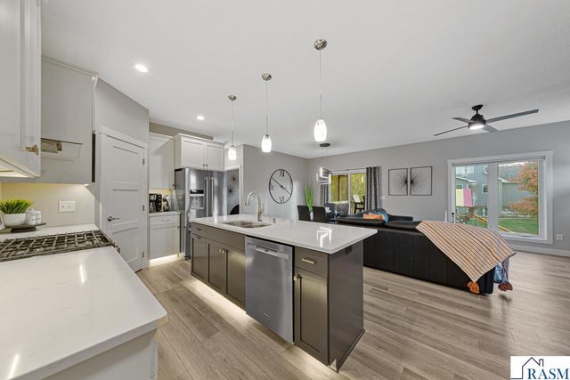 1929 Lexington Lane, North Mankato, MN 56003
