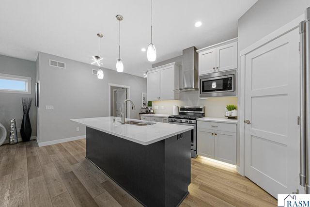 1929 Lexington Lane, North Mankato, MN 56003