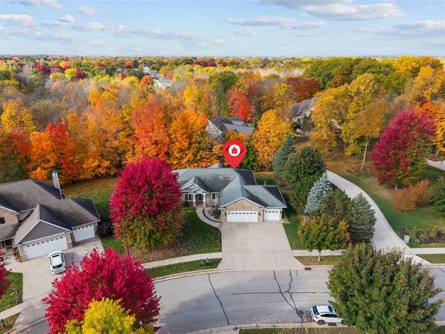 592 CORNROW LANE, Combined Locks, WI 54113