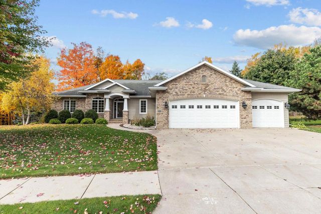 592 CORNROW LANE, Combined Locks, WI 54113