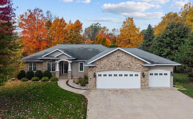 592 CORNROW LANE, Combined Locks, WI 54113