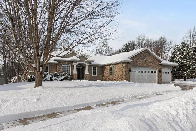 592 CORNROW LANE, Combined Locks, WI 54113