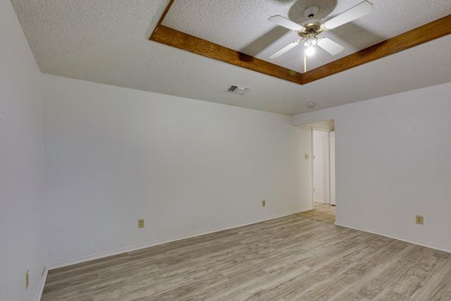 902 Wayne Avenue, Duncanville, TX 75137