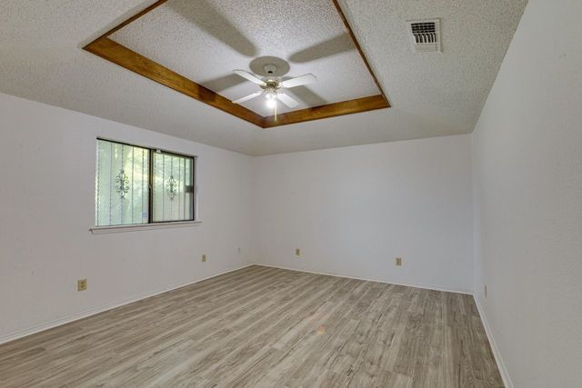 902 Wayne Avenue, Duncanville, TX 75137