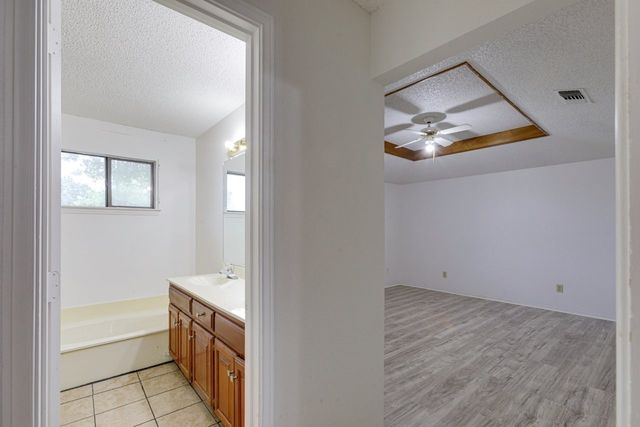 902 Wayne Avenue, Duncanville, TX 75137