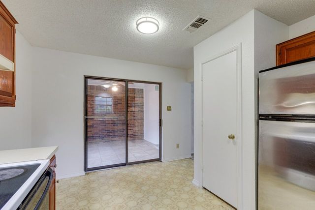 902 Wayne Avenue, Duncanville, TX 75137