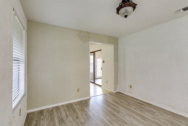 902 Wayne Avenue, Duncanville, TX 75137