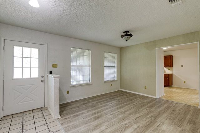 902 Wayne Avenue, Duncanville, TX 75137