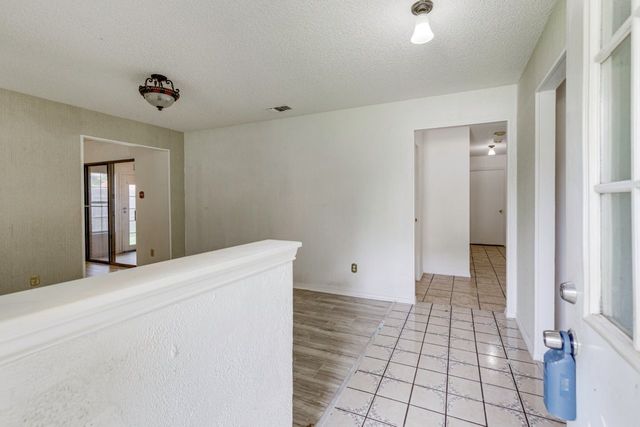 902 Wayne Avenue, Duncanville, TX 75137