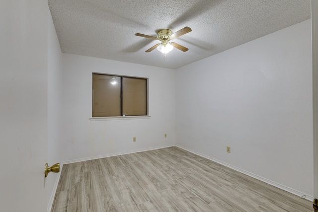 902 Wayne Avenue, Duncanville, TX 75137
