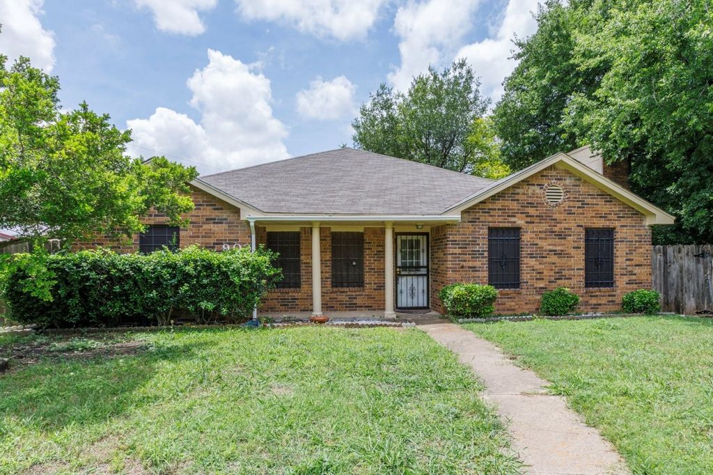 902 Wayne Avenue, Duncanville, TX 75137