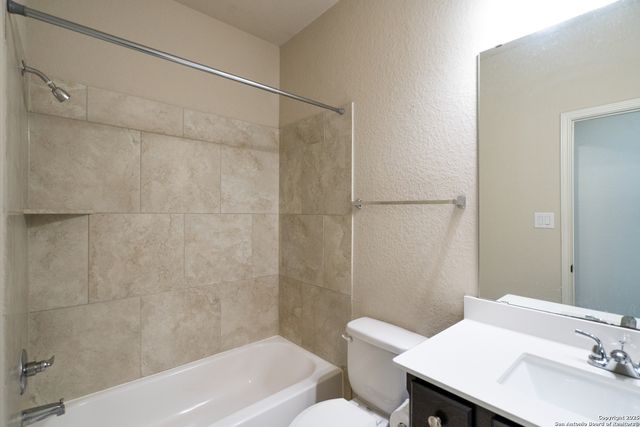 9142 yearling, San Antonio, TX 78254