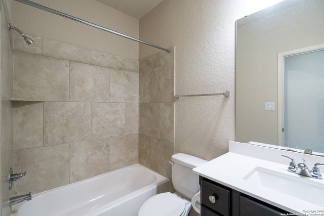 9142 yearling, San Antonio, TX 78254