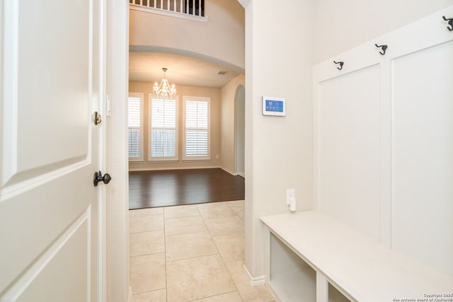 9142 yearling, San Antonio, TX 78254