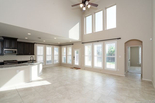 9142 yearling, San Antonio, TX 78254