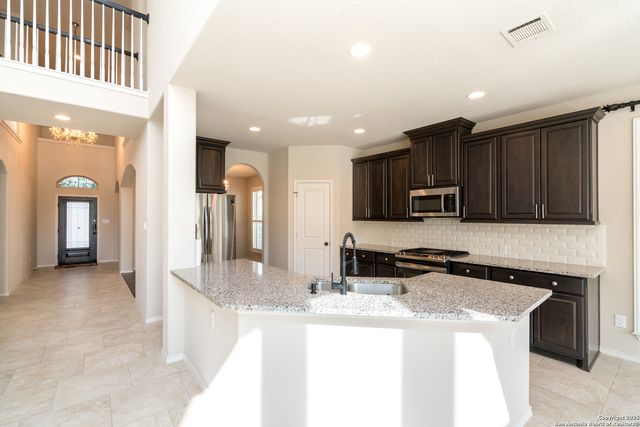 9142 yearling, San Antonio, TX 78254