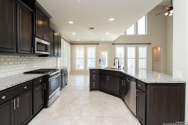 9142 yearling, San Antonio, TX 78254