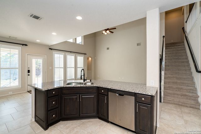 9142 yearling, San Antonio, TX 78254