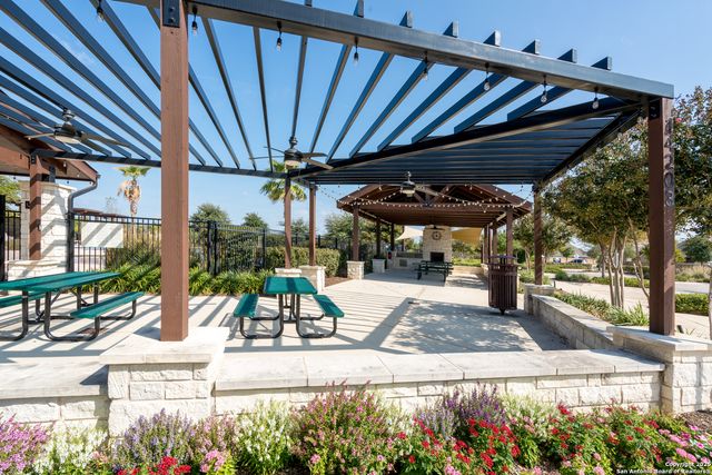 9142 yearling, San Antonio, TX 78254