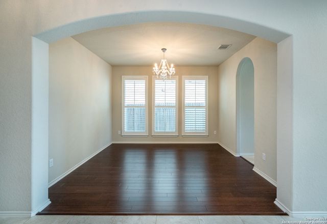 9142 yearling, San Antonio, TX 78254