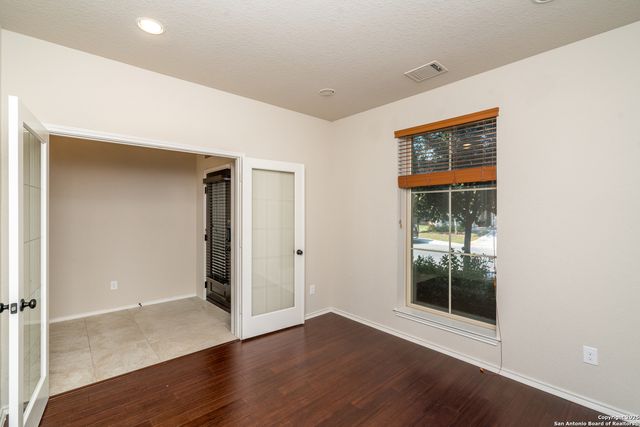 9142 yearling, San Antonio, TX 78254