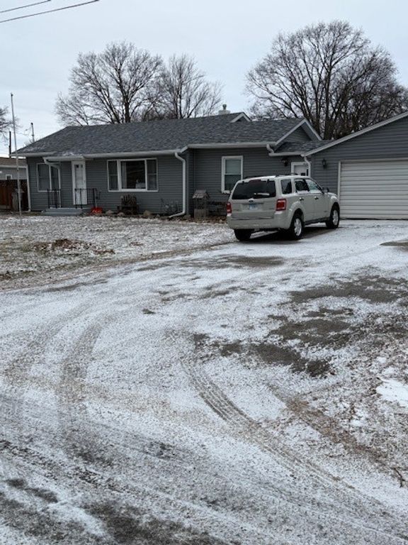 210 W South Street, Sheffield, IL 61361