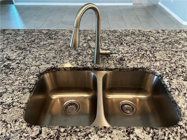 1011 NW 22nd TER, Cape Coral, FL 33993