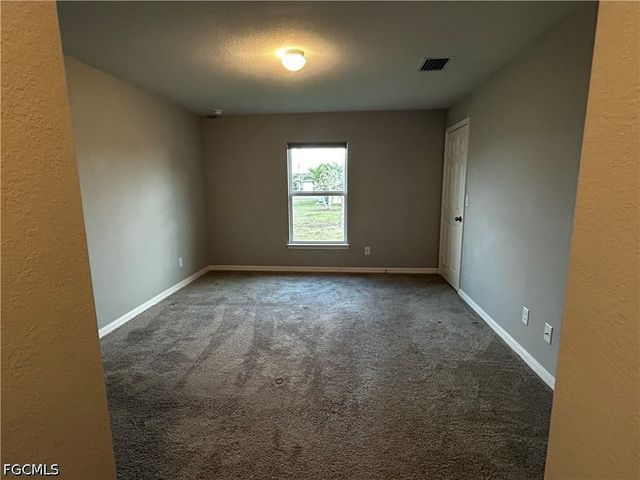 1011 NW 22nd TER, Cape Coral, FL 33993
