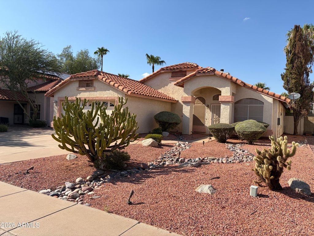 3520 E WICKIEUP Lane *SHARP, Phoenix, AZ 85050 — exterior