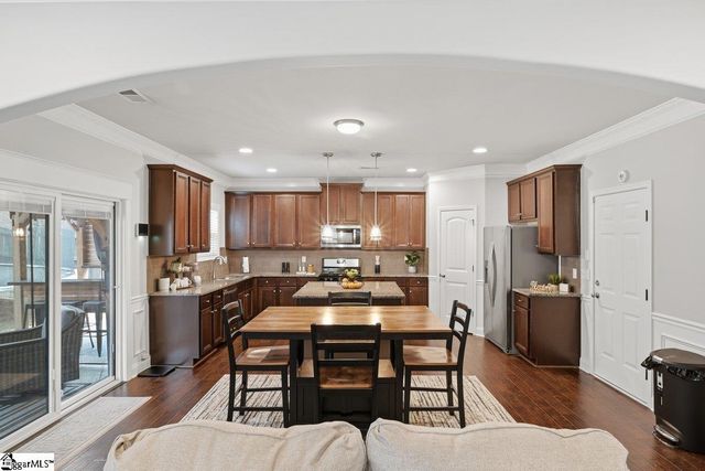 536 W Saddletree Drive, Reidville, SC 29388