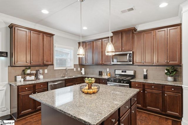 536 W Saddletree Drive, Reidville, SC 29388