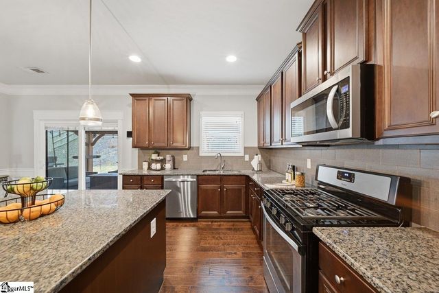 536 W Saddletree Drive, Reidville, SC 29388