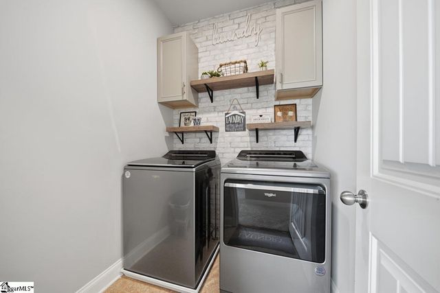 536 W Saddletree Drive, Reidville, SC 29388