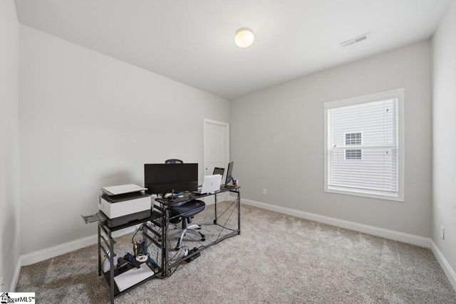 536 W Saddletree Drive, Reidville, SC 29388