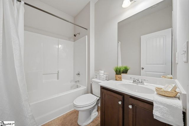 536 W Saddletree Drive, Reidville, SC 29388