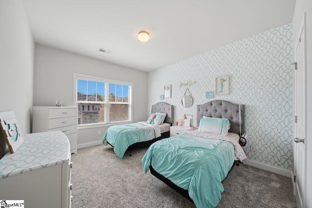 536 W Saddletree Drive, Reidville, SC 29388