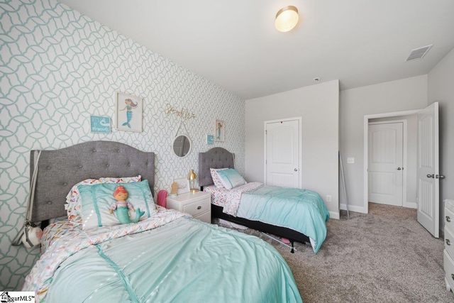 536 W Saddletree Drive, Reidville, SC 29388