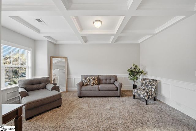 536 W Saddletree Drive, Reidville, SC 29388