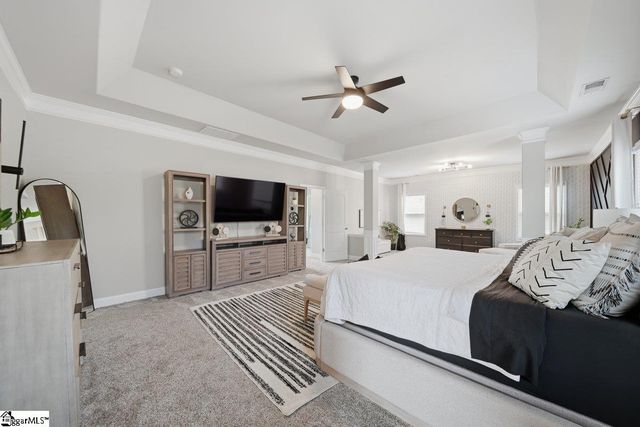 536 W Saddletree Drive, Reidville, SC 29388